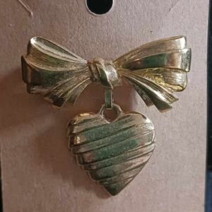 Vintage Heart Ribbon Brooch
